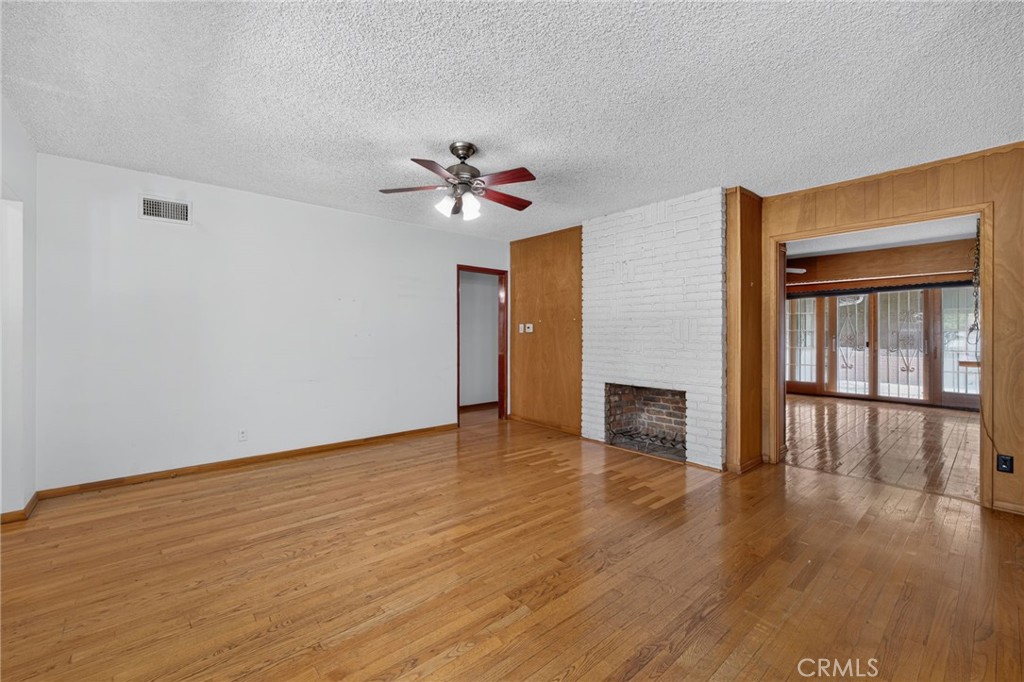 7238 Balcom Avenue Property Photo 6