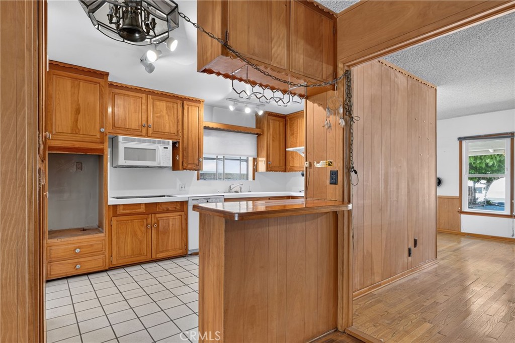 7238 Balcom Avenue Property Photo 12