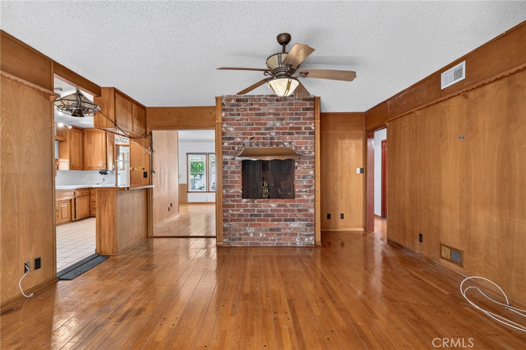 7238 Balcom Avenue Property Photo 13