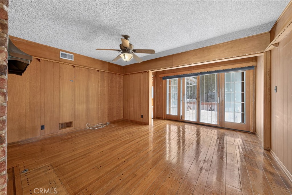 7238 Balcom Avenue Property Photo 15
