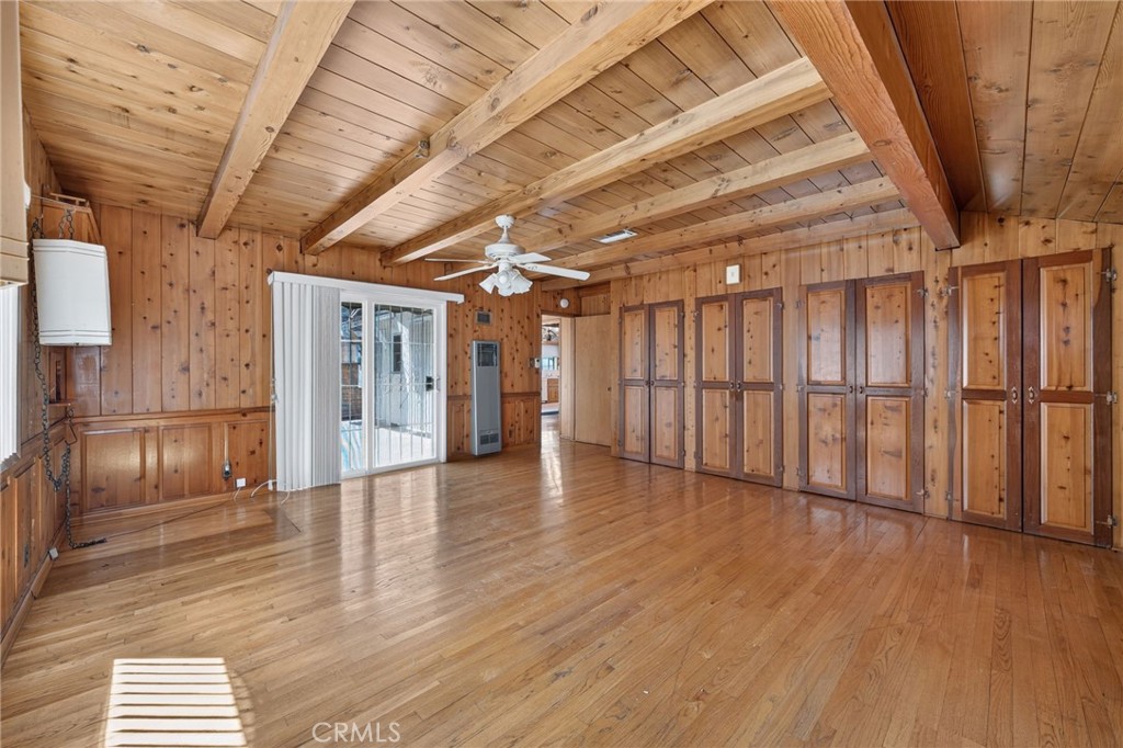 7238 Balcom Avenue Property Photo 16
