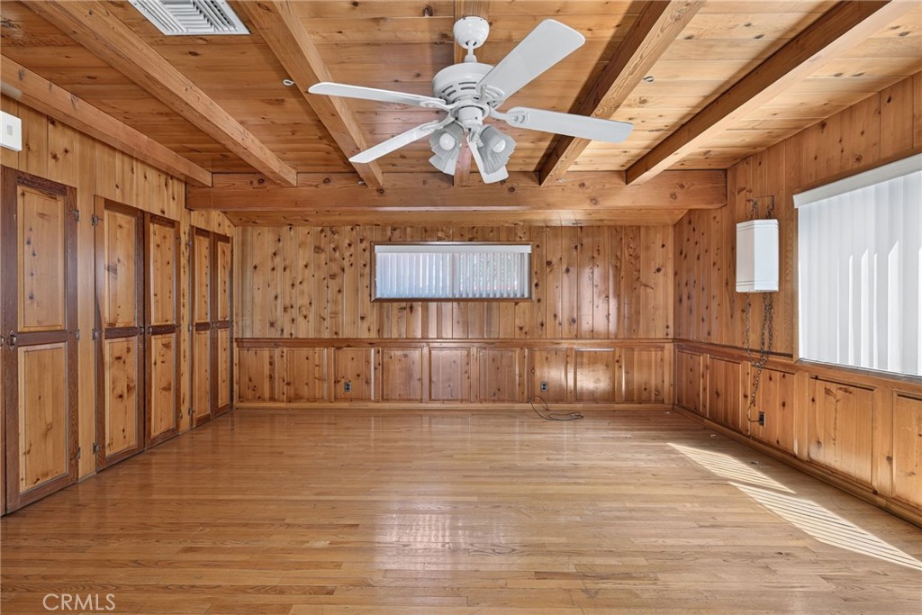 7238 Balcom Avenue Property Photo 17