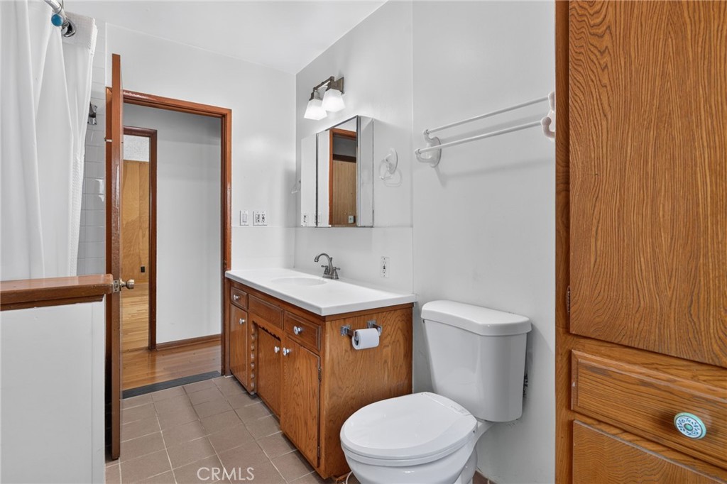 7238 Balcom Avenue Property Photo 19