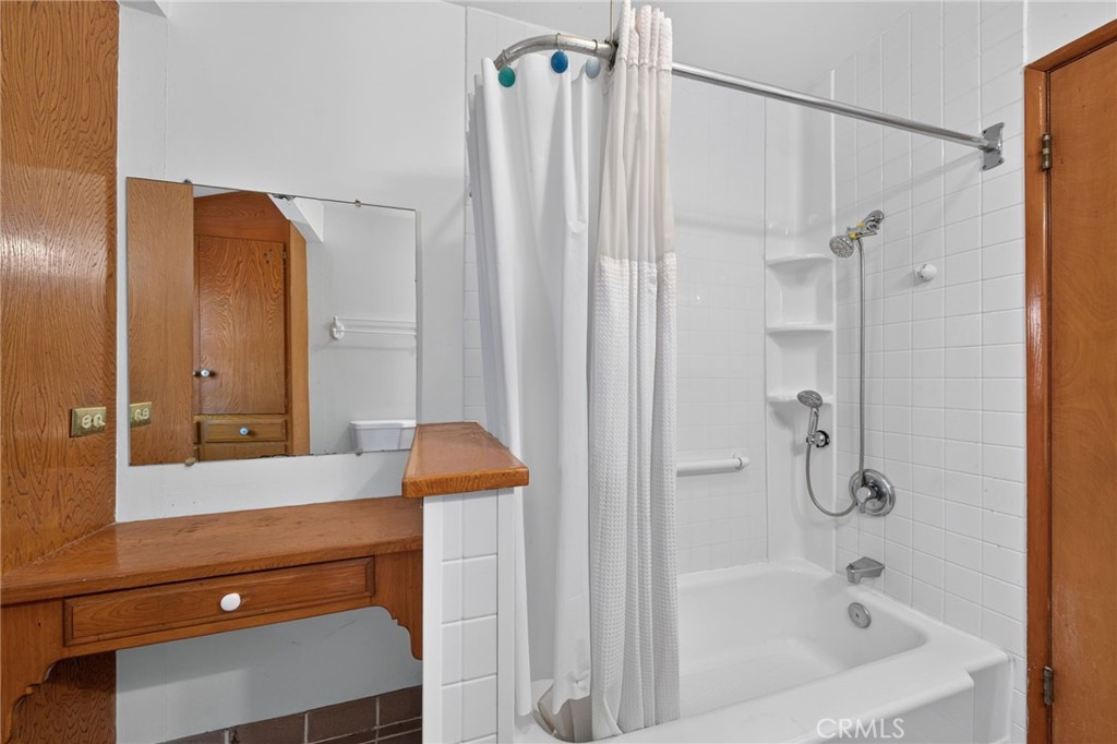7238 Balcom Avenue Property Photo 20