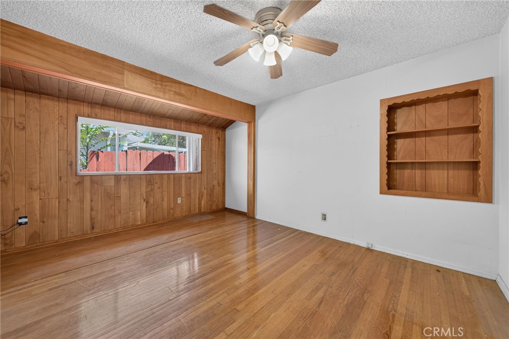 7238 Balcom Avenue Property Photo 23