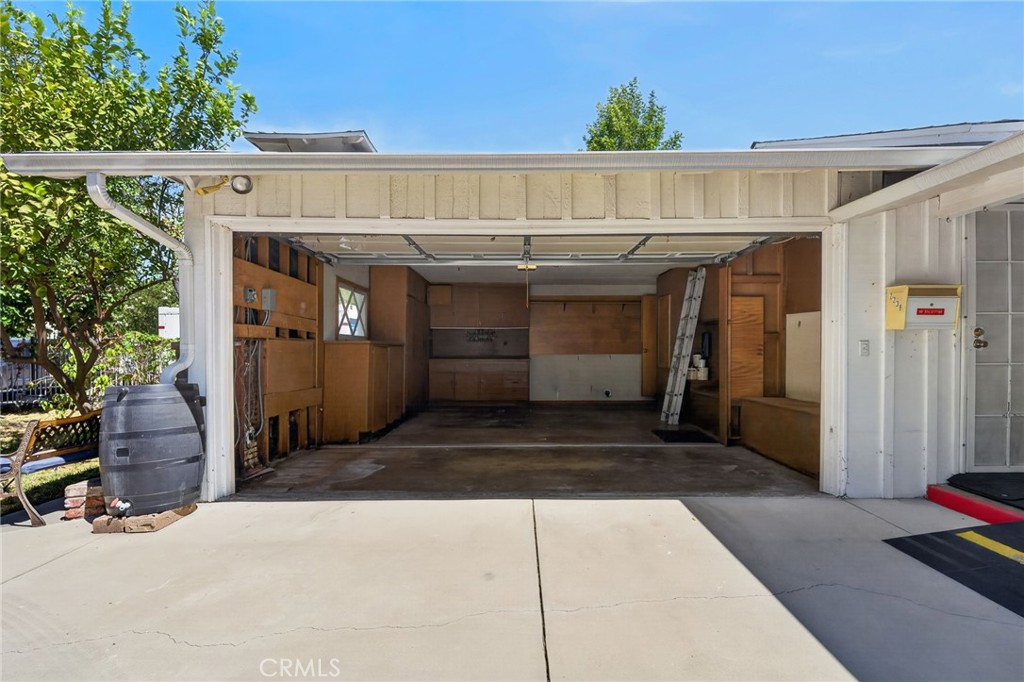 7238 Balcom Avenue Property Photo 32