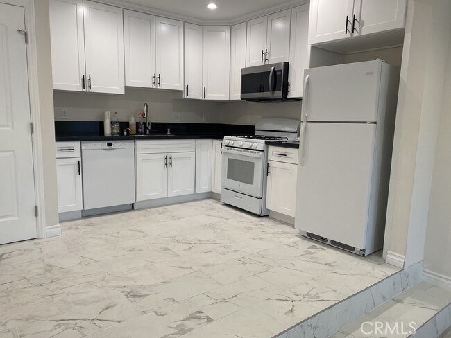 16747 Bermuda Property Photo 3