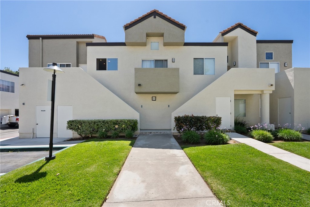21200 Trumpet 205 Property Photo 1