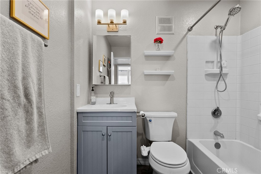21200 Trumpet 205 Property Photo 26
