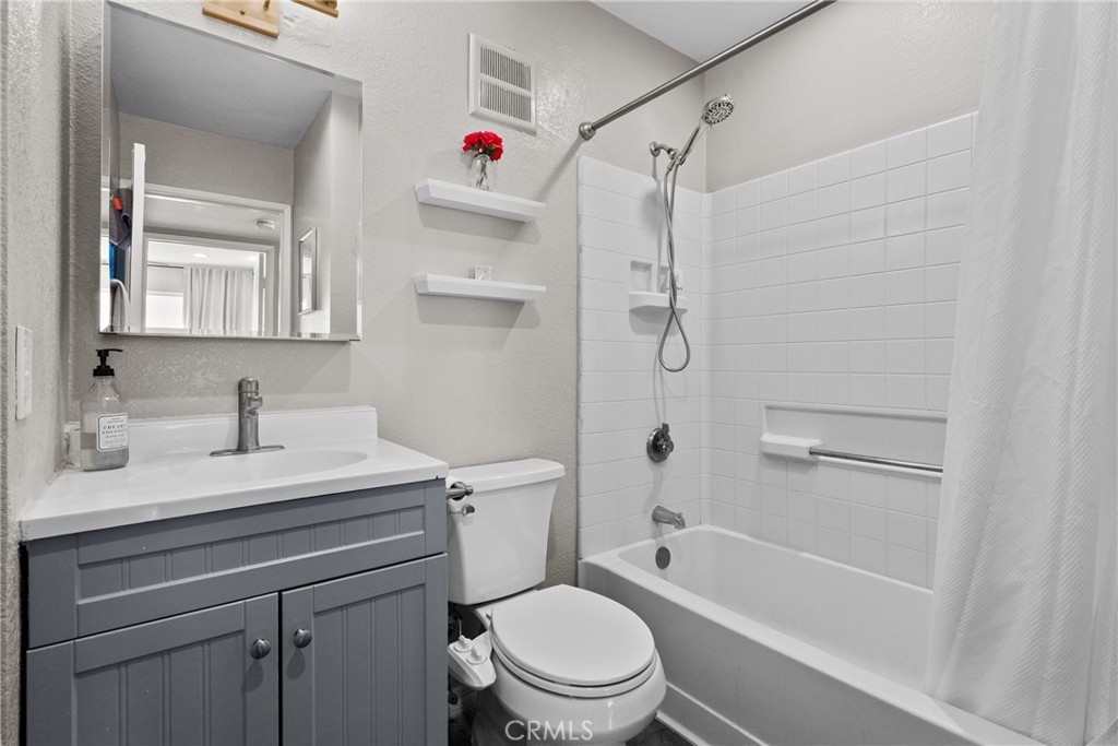 21200 Trumpet 205 Property Photo 27