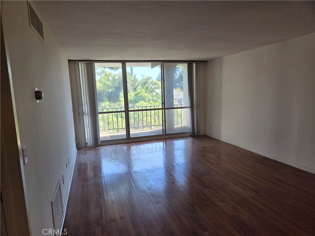 601 E Del Mar Boulevard 402 Property Photo 4