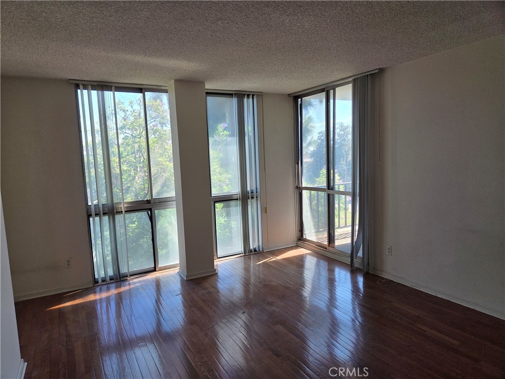 601 E Del Mar Boulevard 402 Property Photo 7