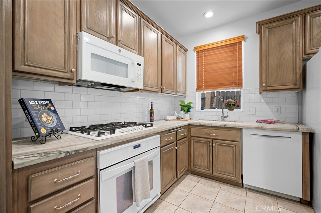 7101 Oso Avenue 14 Property Photo 26