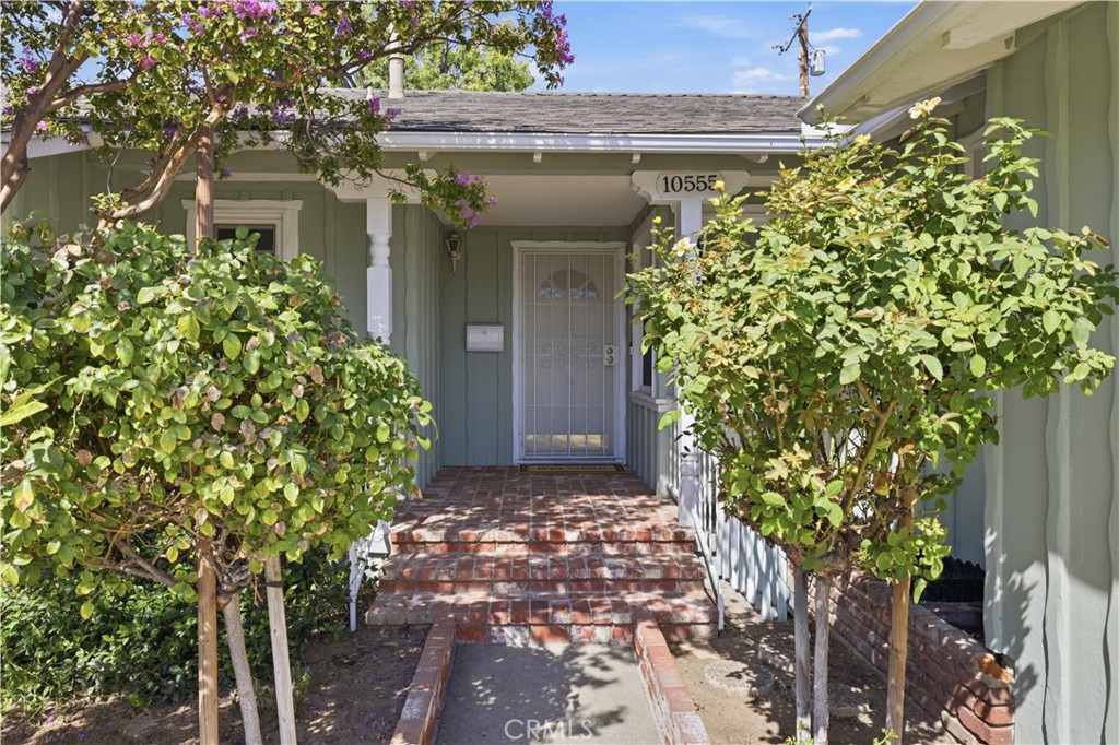 10555 Monogram Avenue Property Photo 1