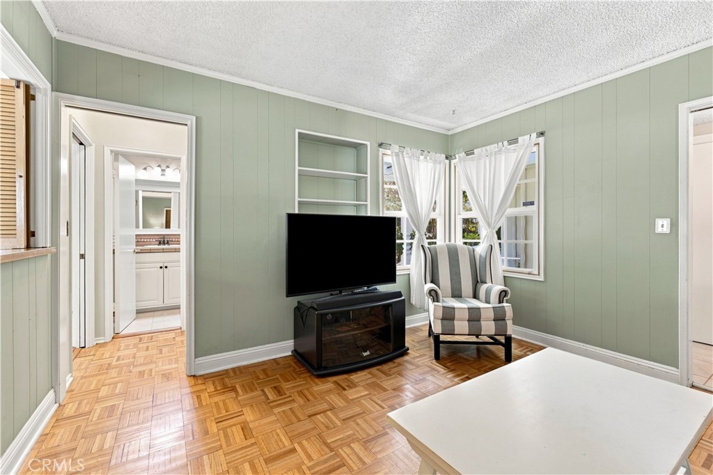 10555 Monogram Avenue Property Photo 4