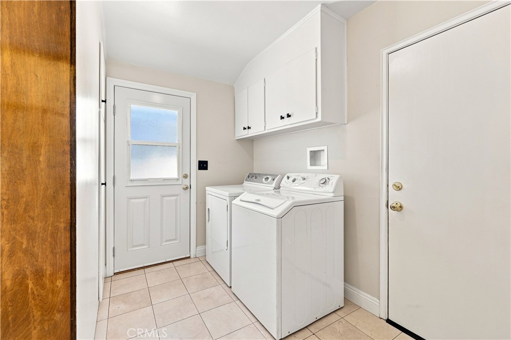 10555 Monogram Avenue Property Photo 7