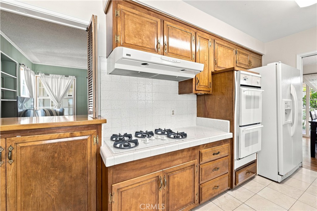 10555 Monogram Avenue Property Photo 8