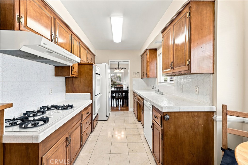 10555 Monogram Avenue Property Photo 9