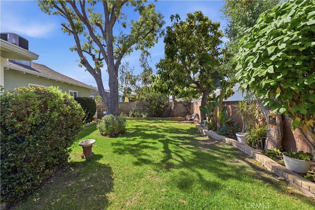10555 Monogram Avenue Property Photo 24
