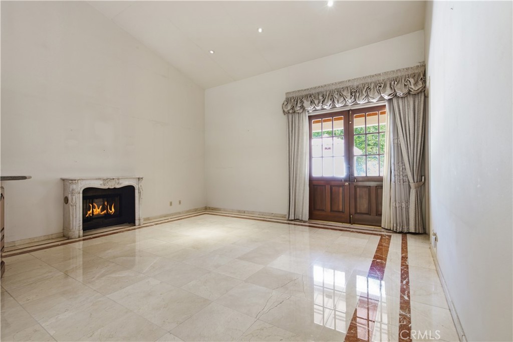 5064 Gaviota Property Photo 4