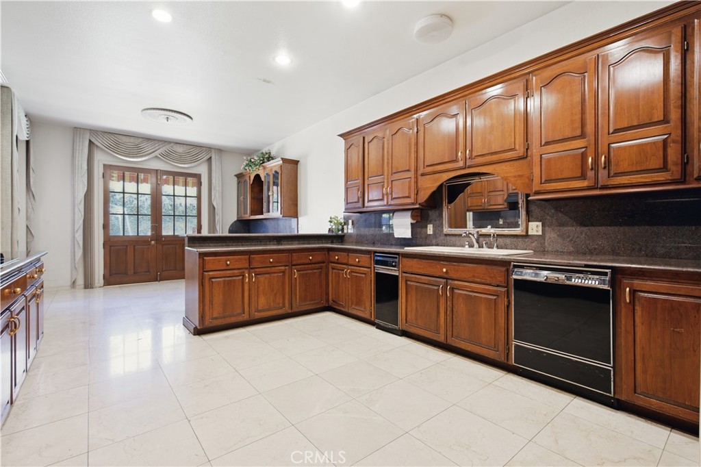 5064 Gaviota Property Photo 12