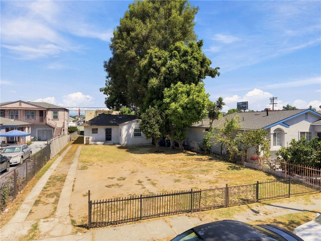 717 W 73rd Property Photo 1