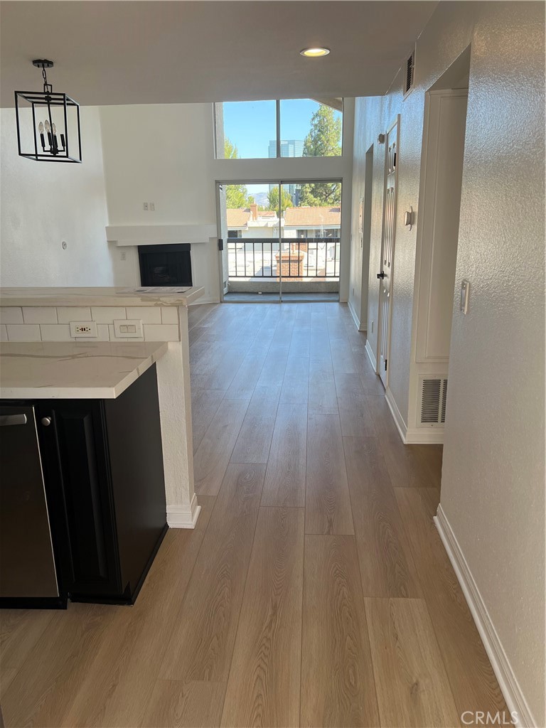 5550 Owensmouth #317 Property Photo 2