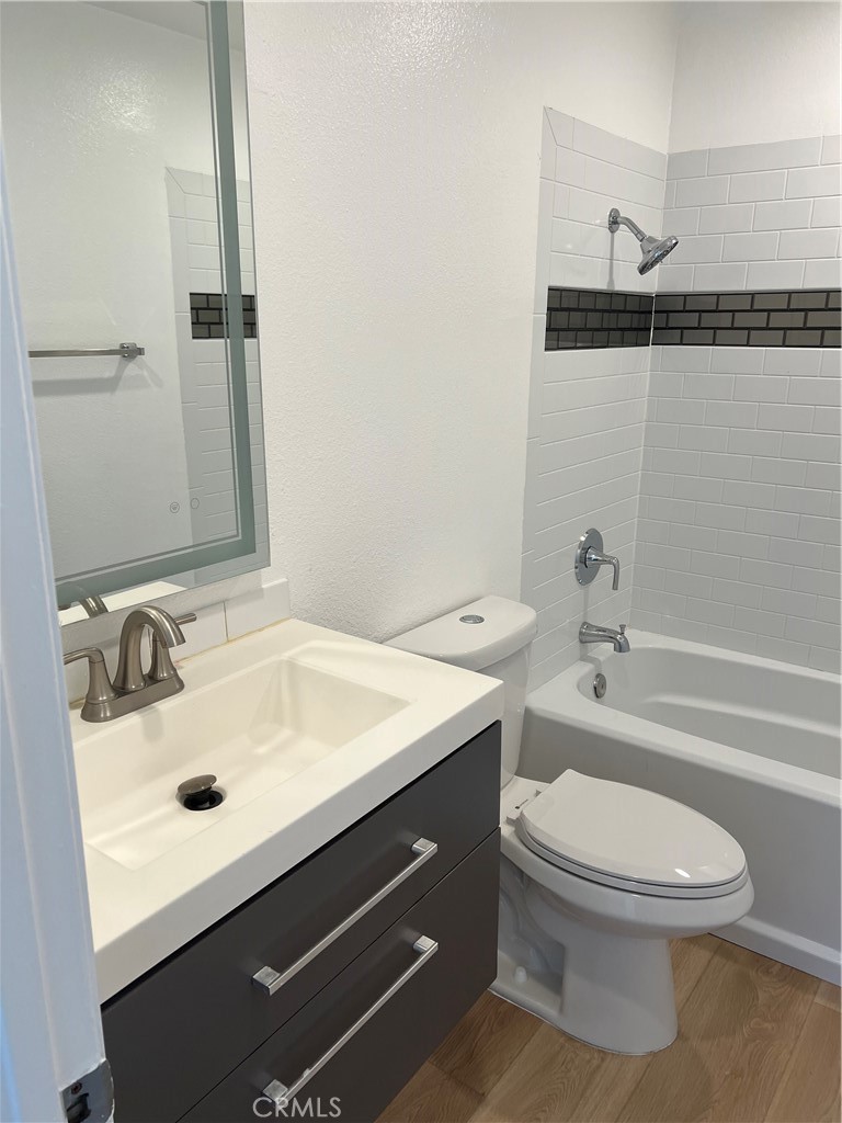 5550 Owensmouth #317 Property Photo 11