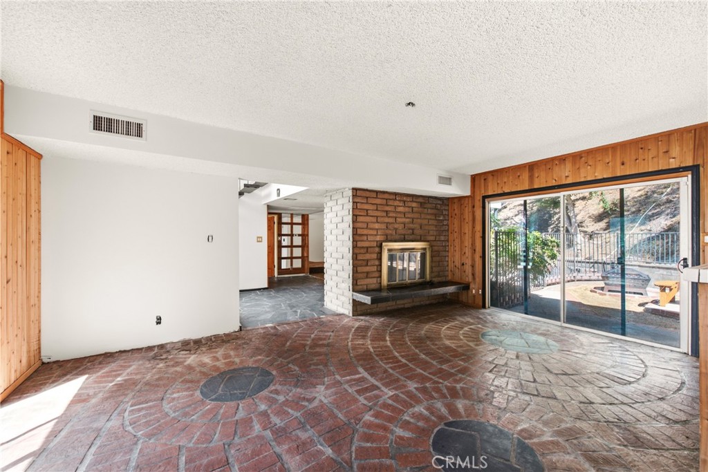2125 Eastedge Property Photo 10