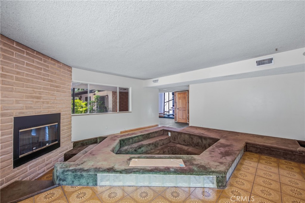 2125 Eastedge Property Photo 14