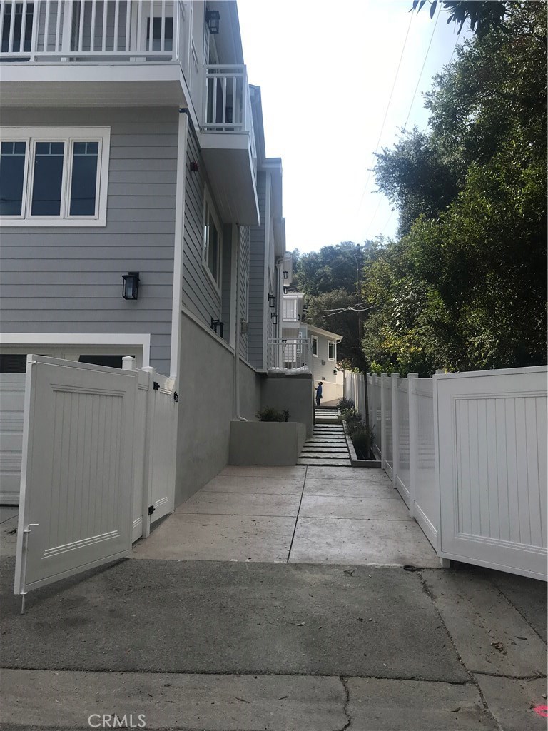 3698 1/2 Fredonia Drive Property Photo 18