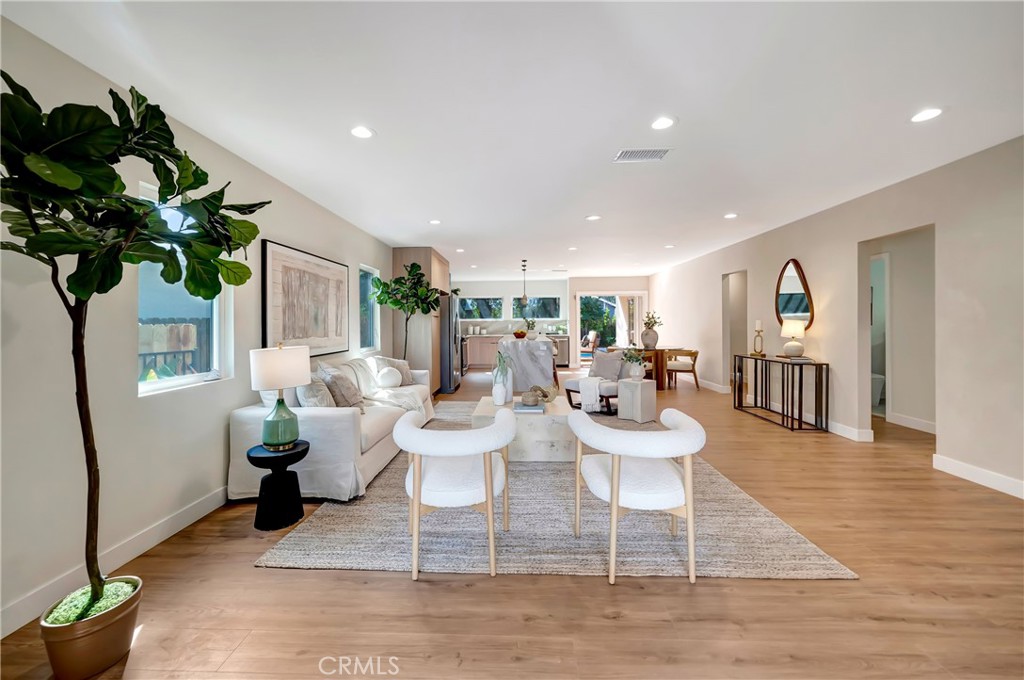 22120 Costanso Street Property Photo 3