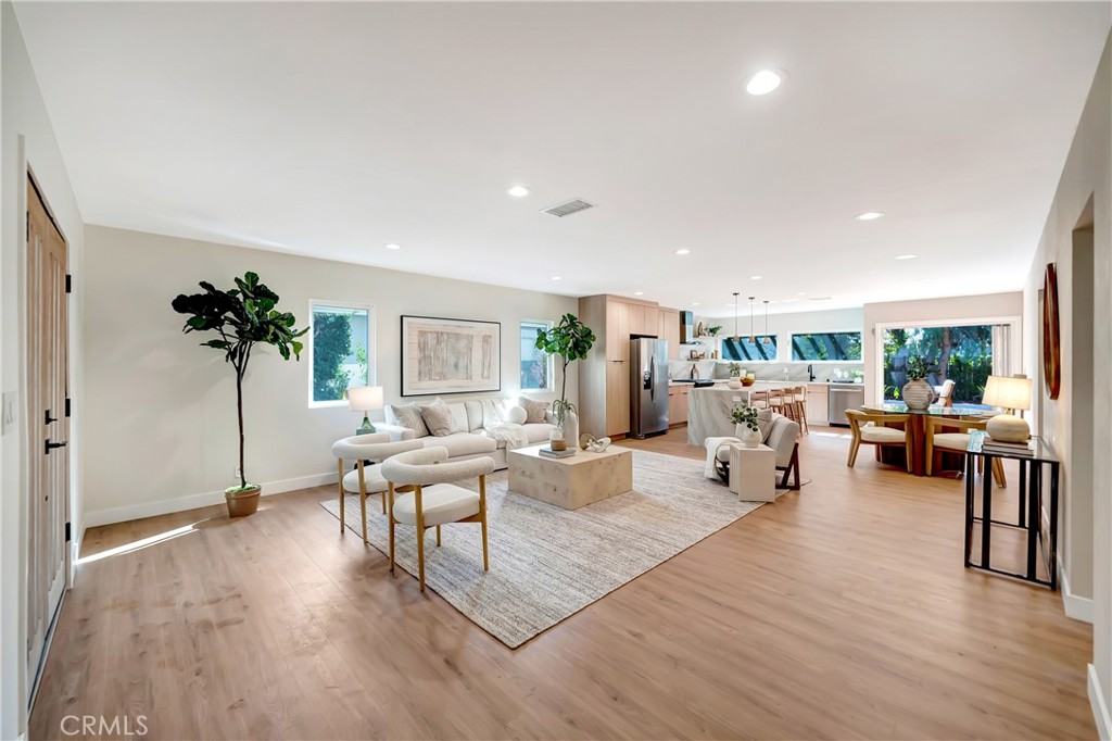 22120 Costanso Street Property Photo 4