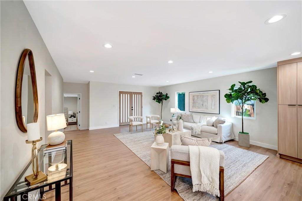 22120 Costanso Street Property Photo 5
