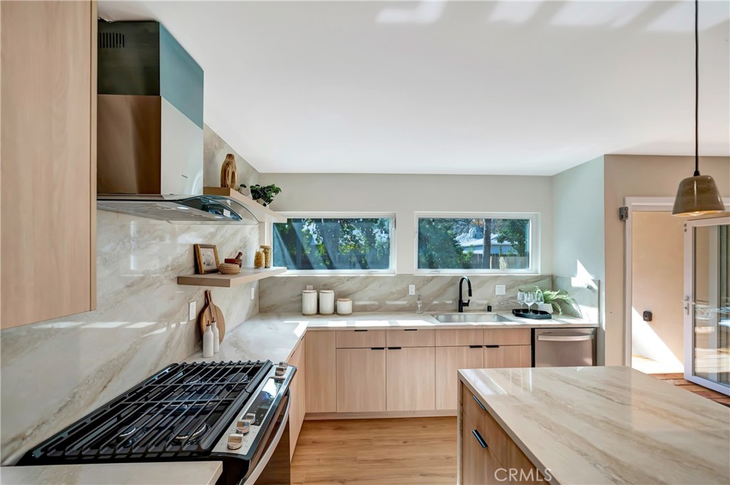 22120 Costanso Street Property Photo 10