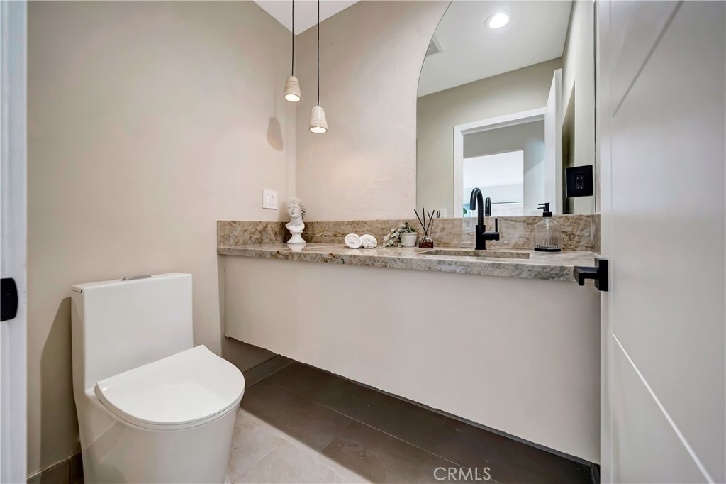22120 Costanso Street Property Photo 12