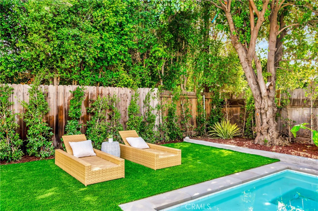 22120 Costanso Street Property Photo 24