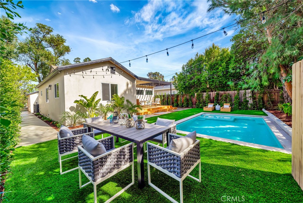 22120 Costanso Street Property Photo 27