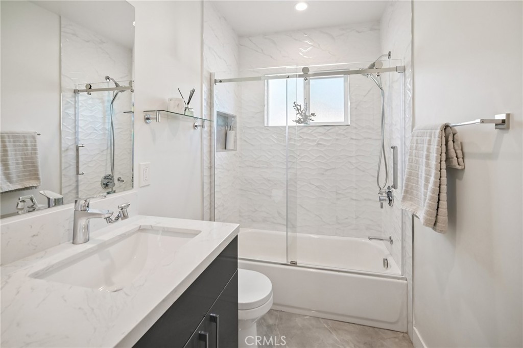 8434 Oakdale Avenue Property Photo 16