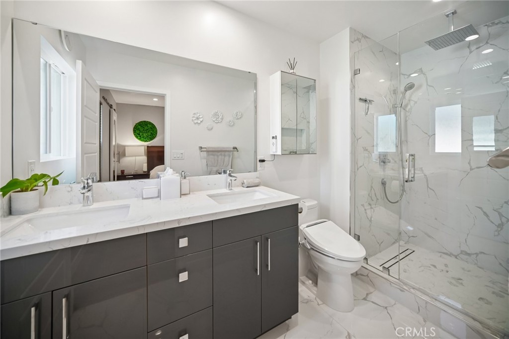 8434 Oakdale Avenue Property Photo 25