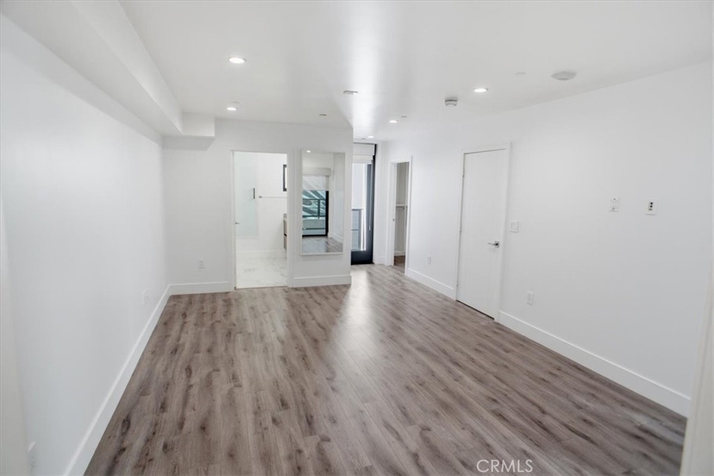 829 N Martel Property Photo 9