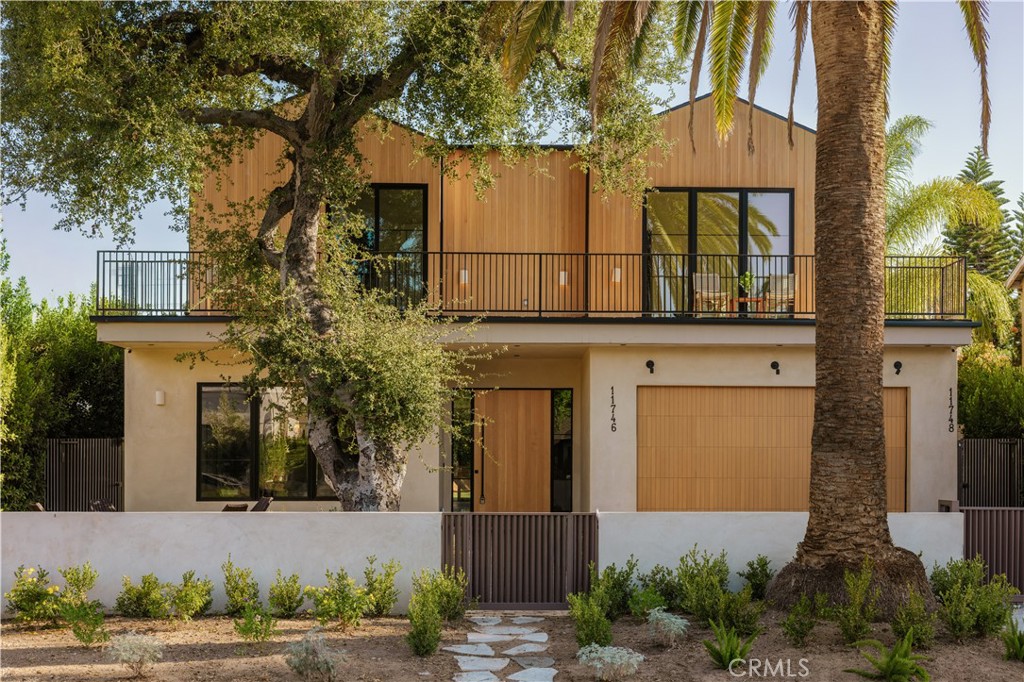 11746 La Maida Street Property Photo