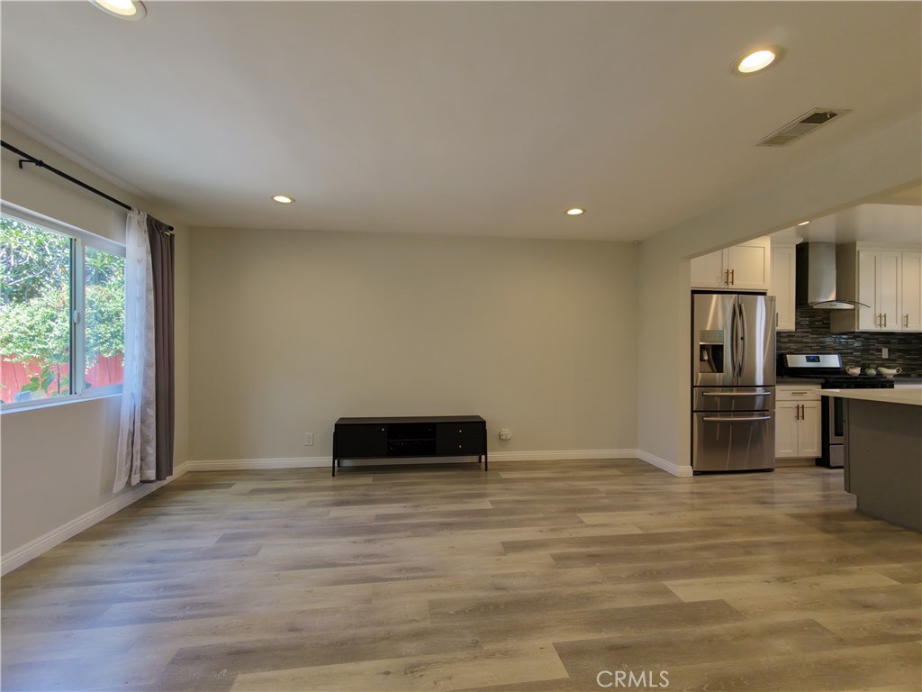 6928 Lubao Avenue Property Photo 7