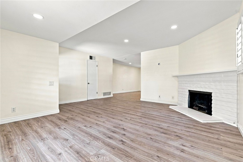 22510 Hartland Property Photo 4