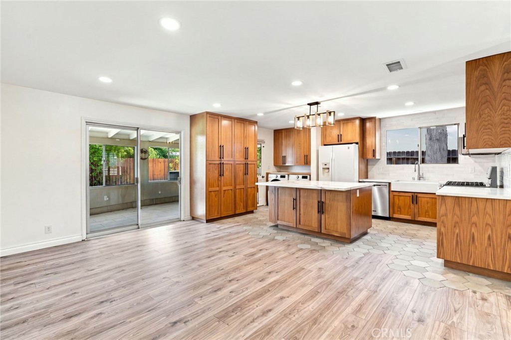 22510 Hartland Property Photo 7