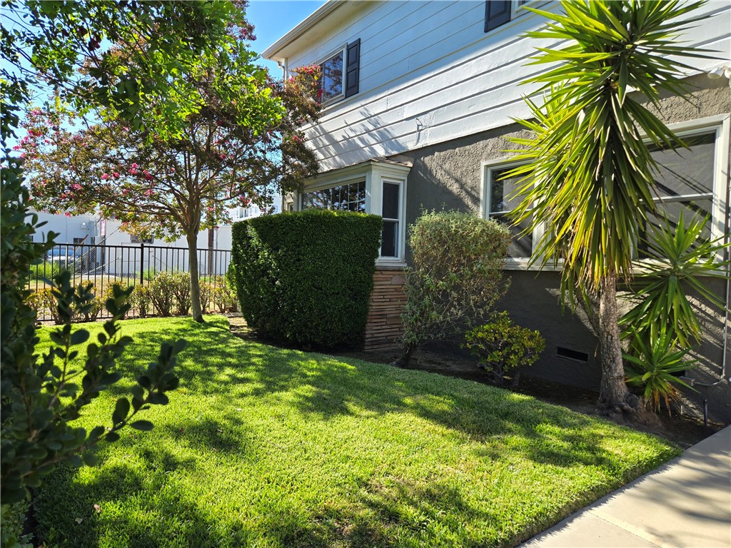 10939 1/2 Moorpark Property Photo 1
