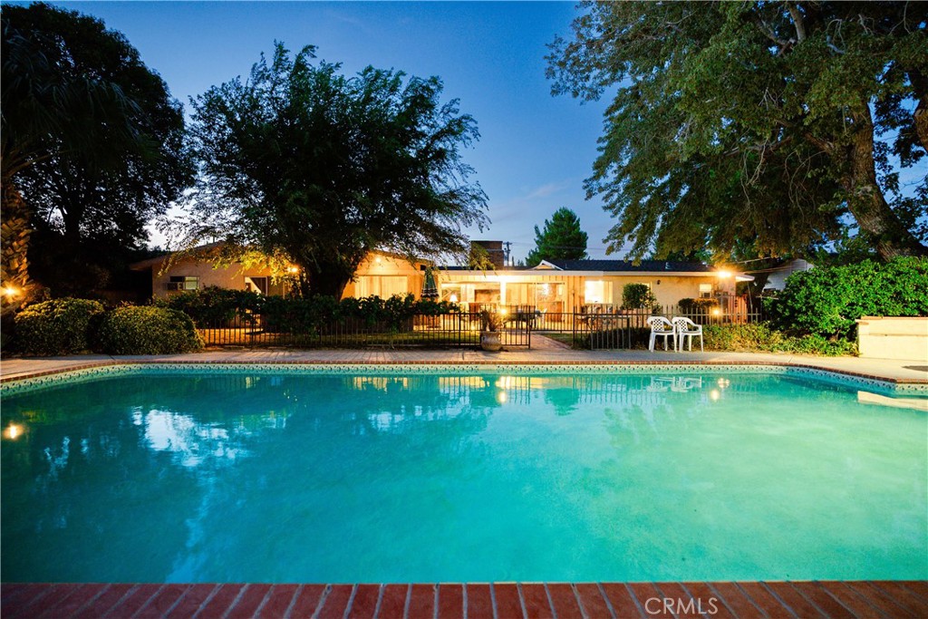 1734 W Lancaster Boulevard Property Photo 1