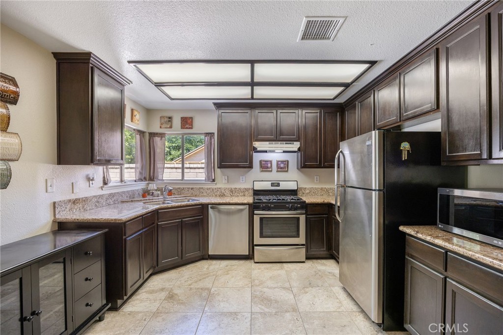 43039 Cromley Court Property Photo 14