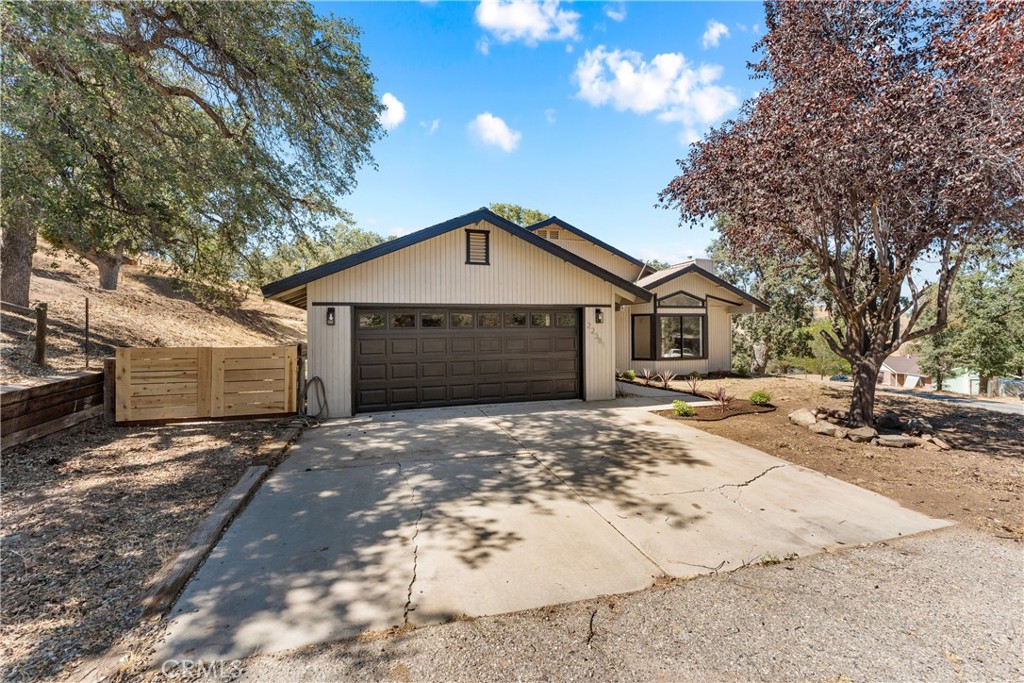 22381 William Tell Trail Property Photo 4
