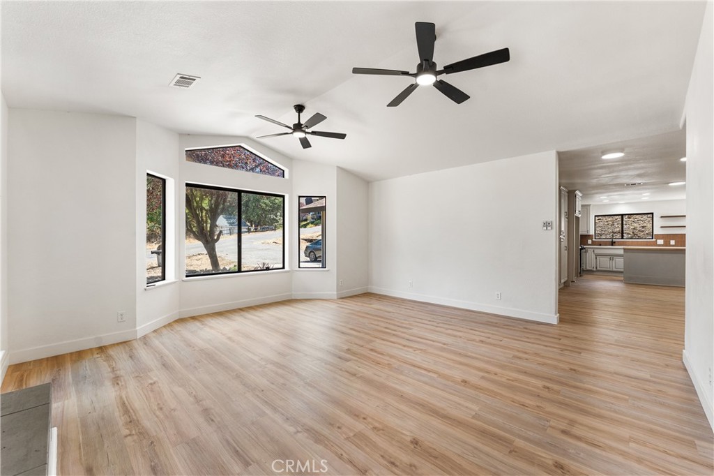 22381 William Tell Trail Property Photo 11